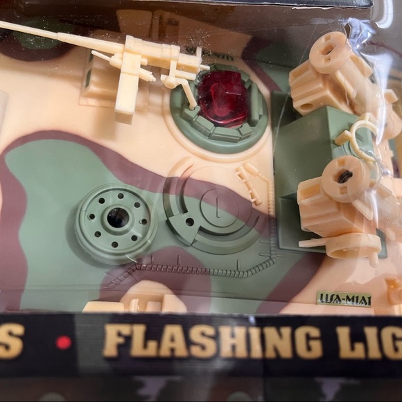 New in box motorworks 1:18 scale large toy battle tank w/sounds & remote - Picture 6 of 8